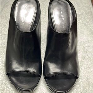 Chic Black Leather Open-Toe Mules